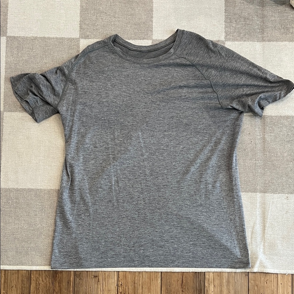 lululemon athletica Gray Metal Vent Tee